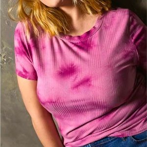 NWT Torrid Berry Pink/Purple Tie Dye Super Soft Slim Fit Ribbed Tee